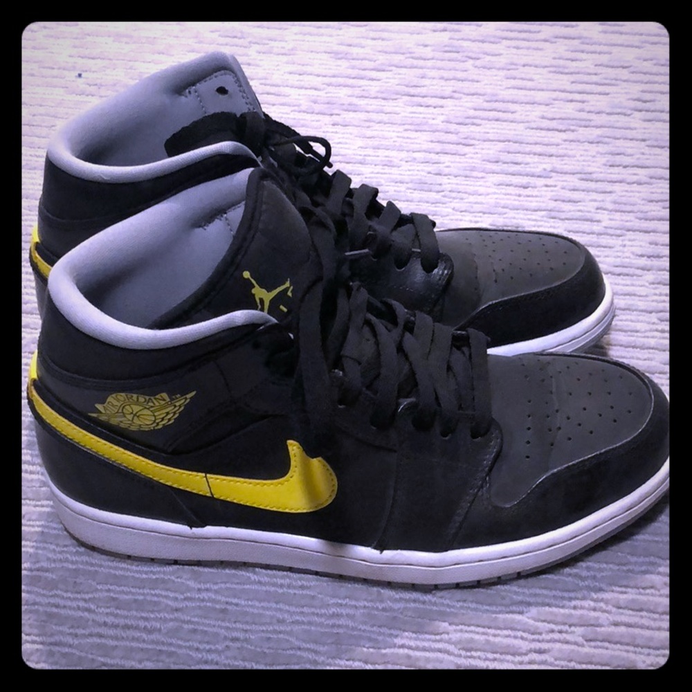 Men’s Air Jordan’s Size 9